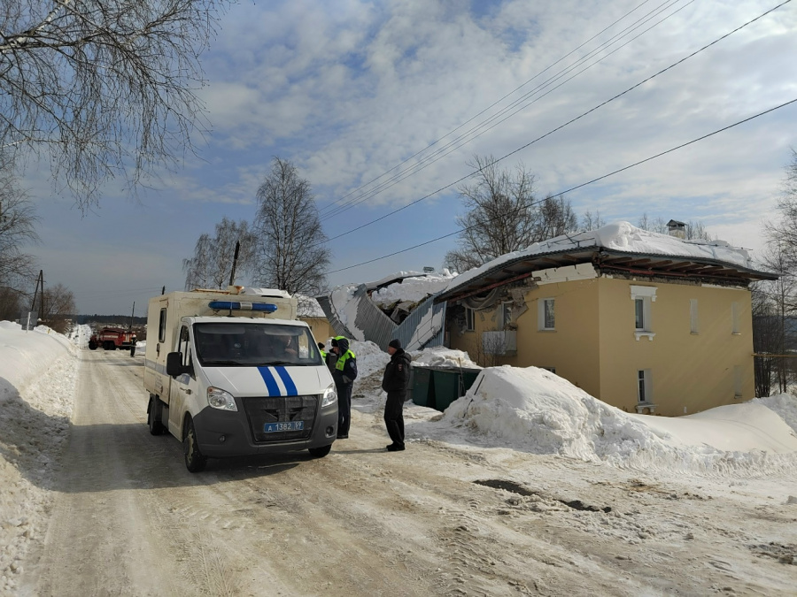 Вчера, из-за аварийной ситуации, повлекшей за собой обрушение многоквартирного дома по адресу ул. Кирова, 48, была прекращена подача газо и теплоснабжения в дома по ул. Кирова, 46, 50 и 52.