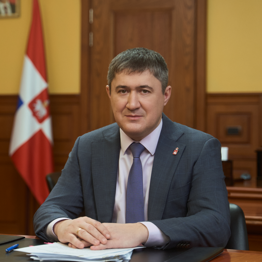 Поздравление губернатора Пермского края Д.Н. Махонина с Днем Матери
