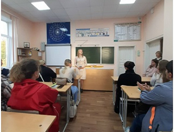 Сотрудники полиции Александровского муниципального округа приняли участие в родительских собраниях, посвященных началу учебного года. 